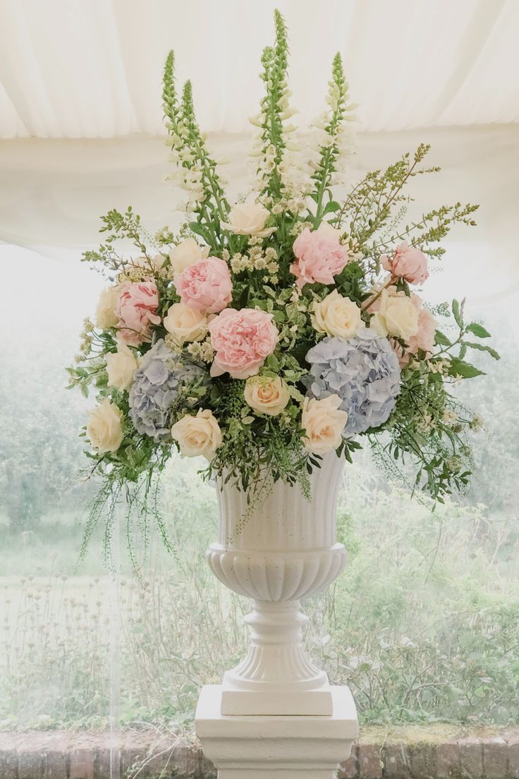 FLORAL URNS & VASES FOR HIRE