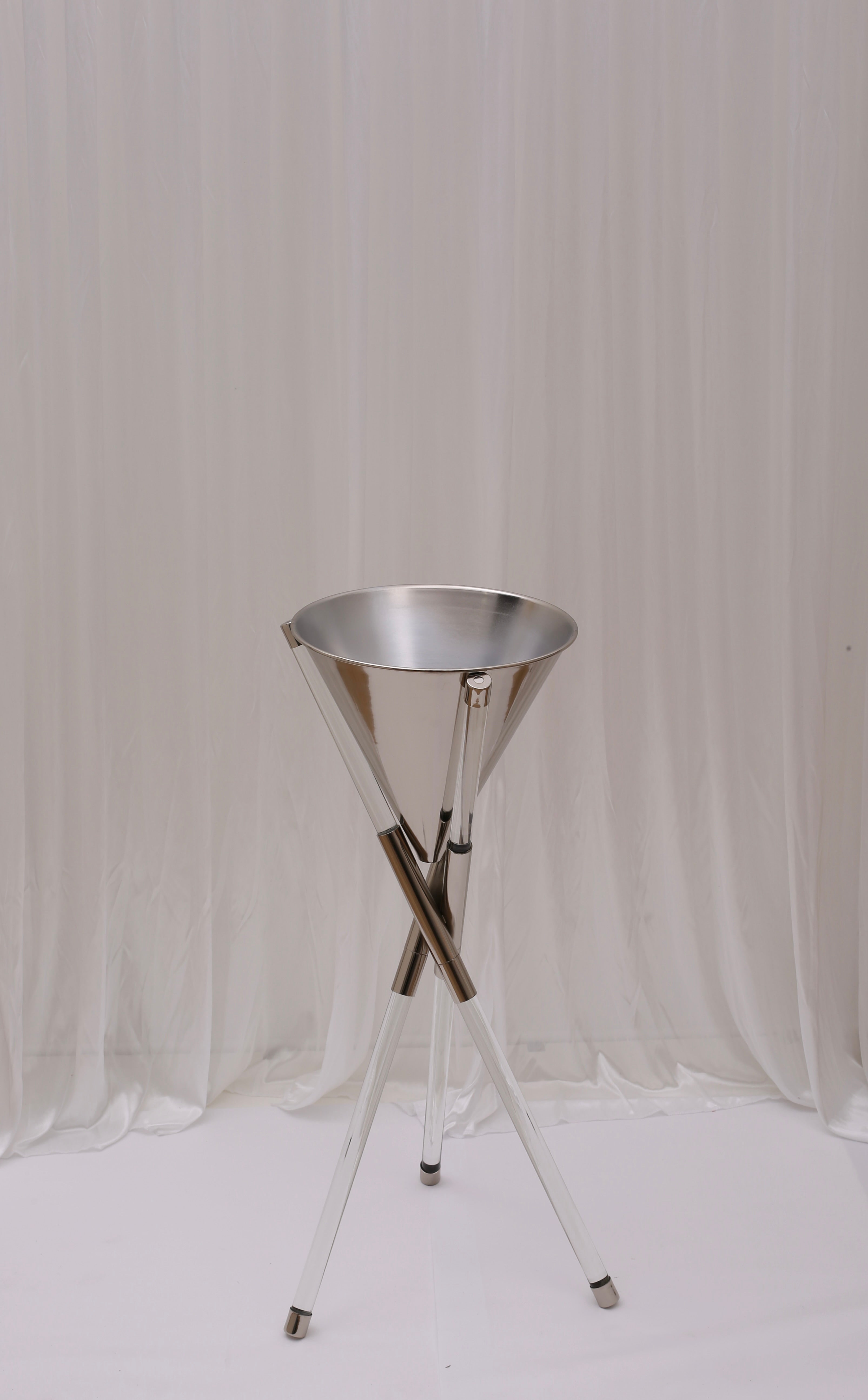 Amelia Tripod Floral Stand Small / Silver