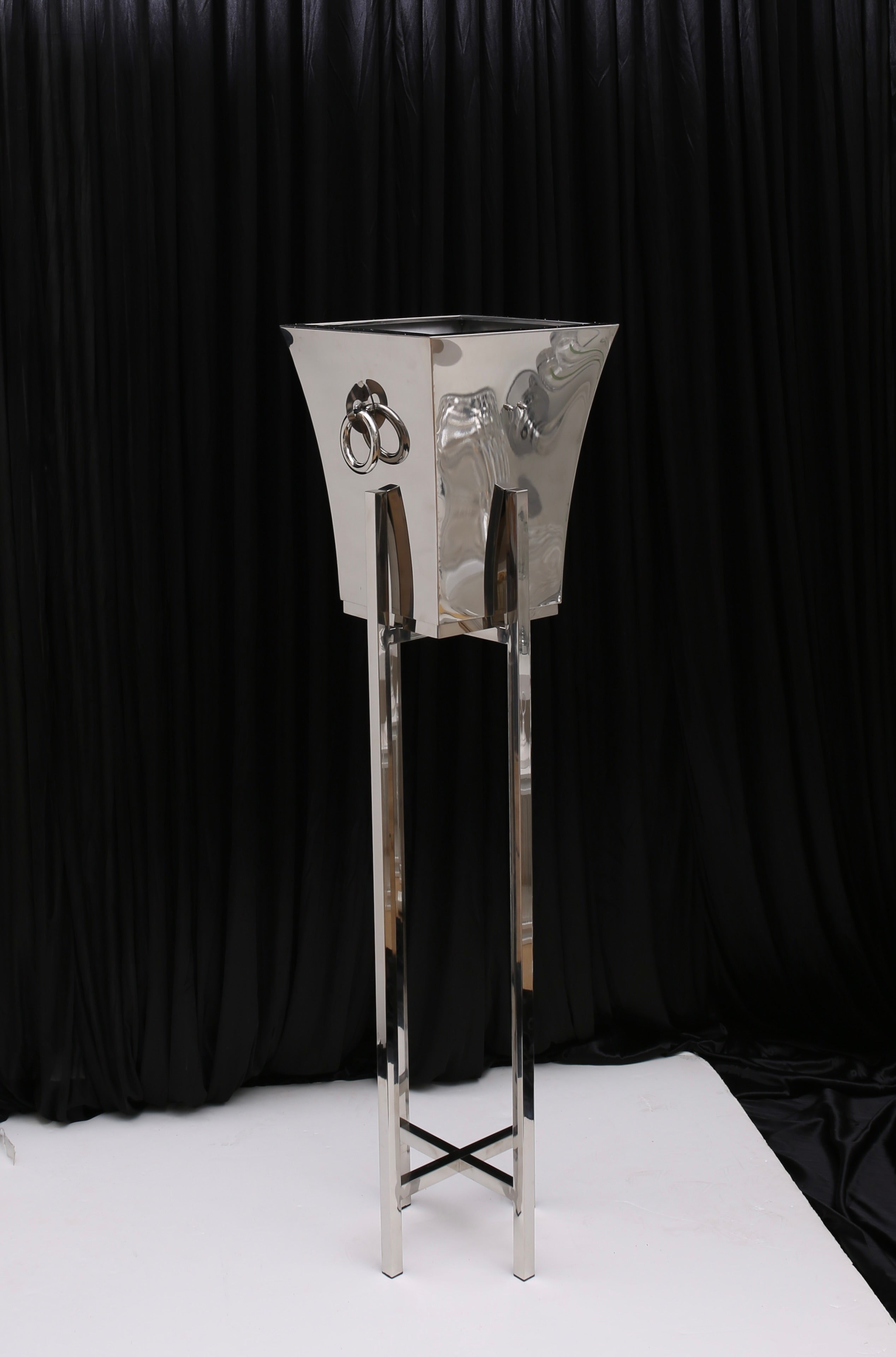 Yvonne Pedestal Floral Stand