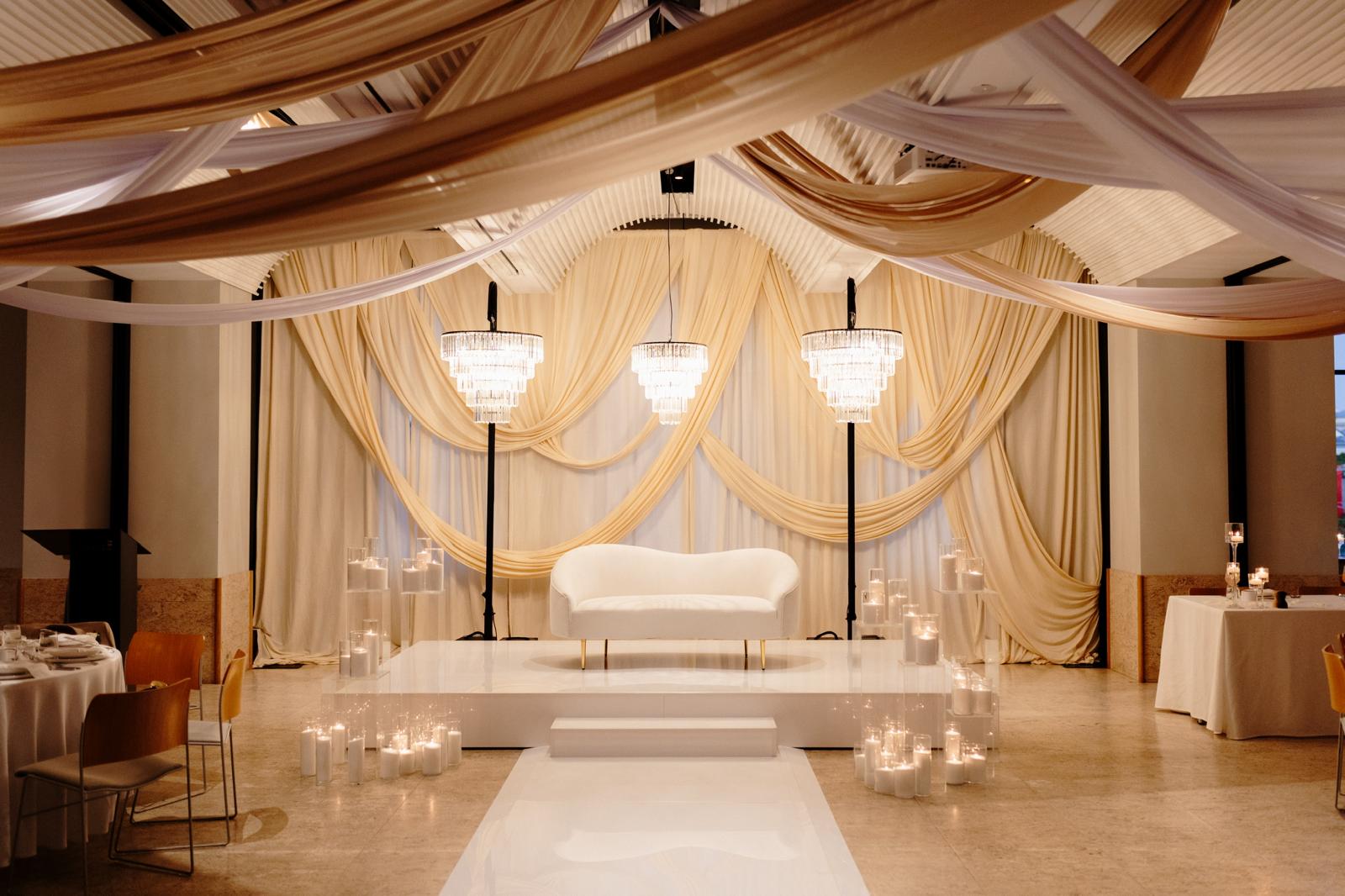 2-Seater Velvet Chaise Lounge For Hire